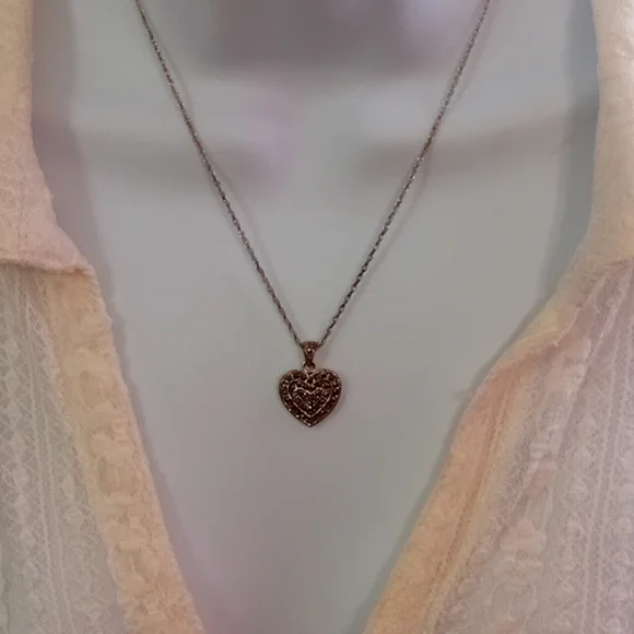Elegant Silver Heart Pendant Necklace - Picture 2 of 3